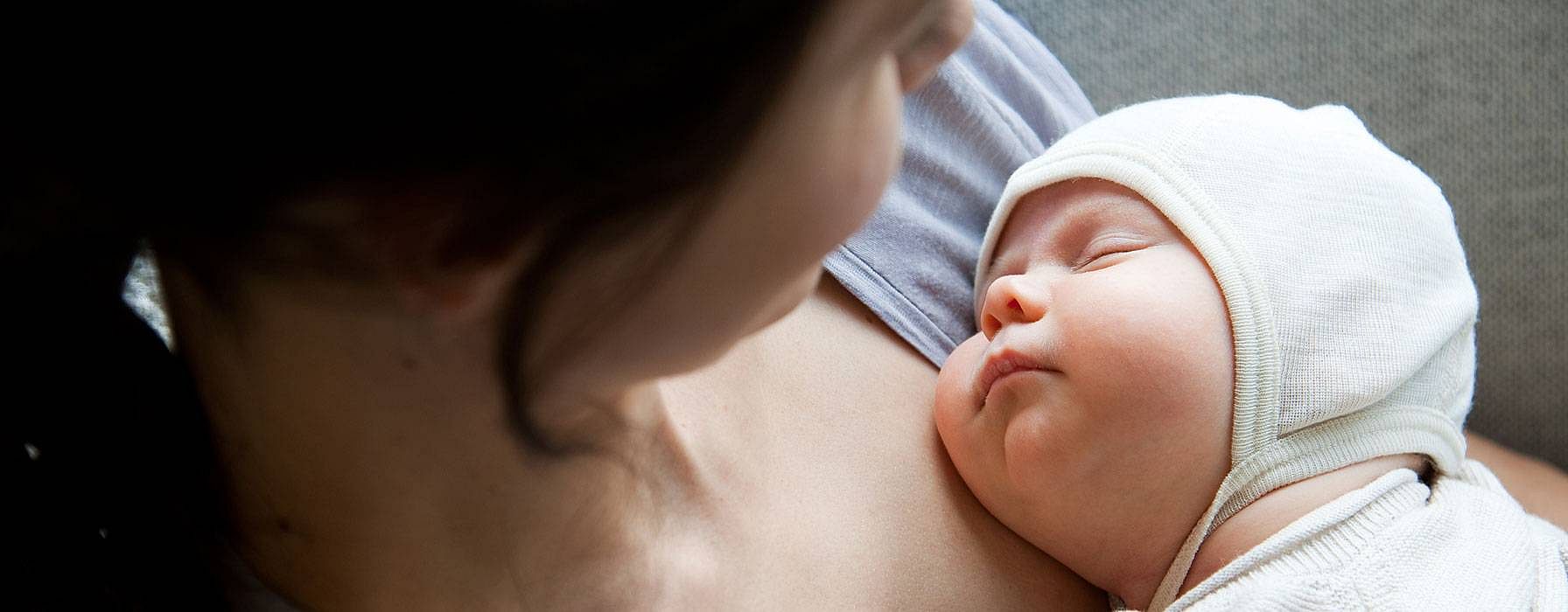 mujer con bebe