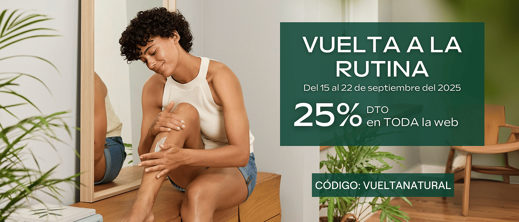 Chica aplicándose crema en las piernas