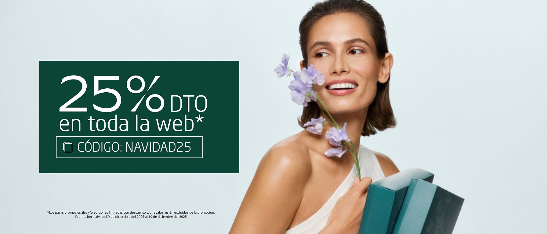 Mujer con regalo en la mano