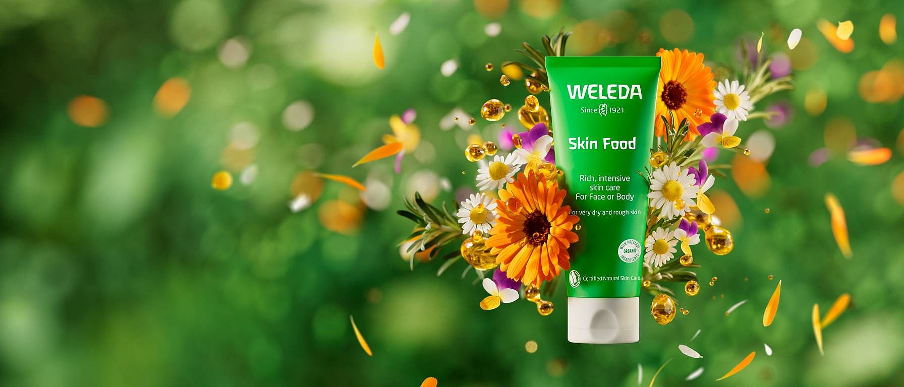 crema skin food con fondo de flores y plantas