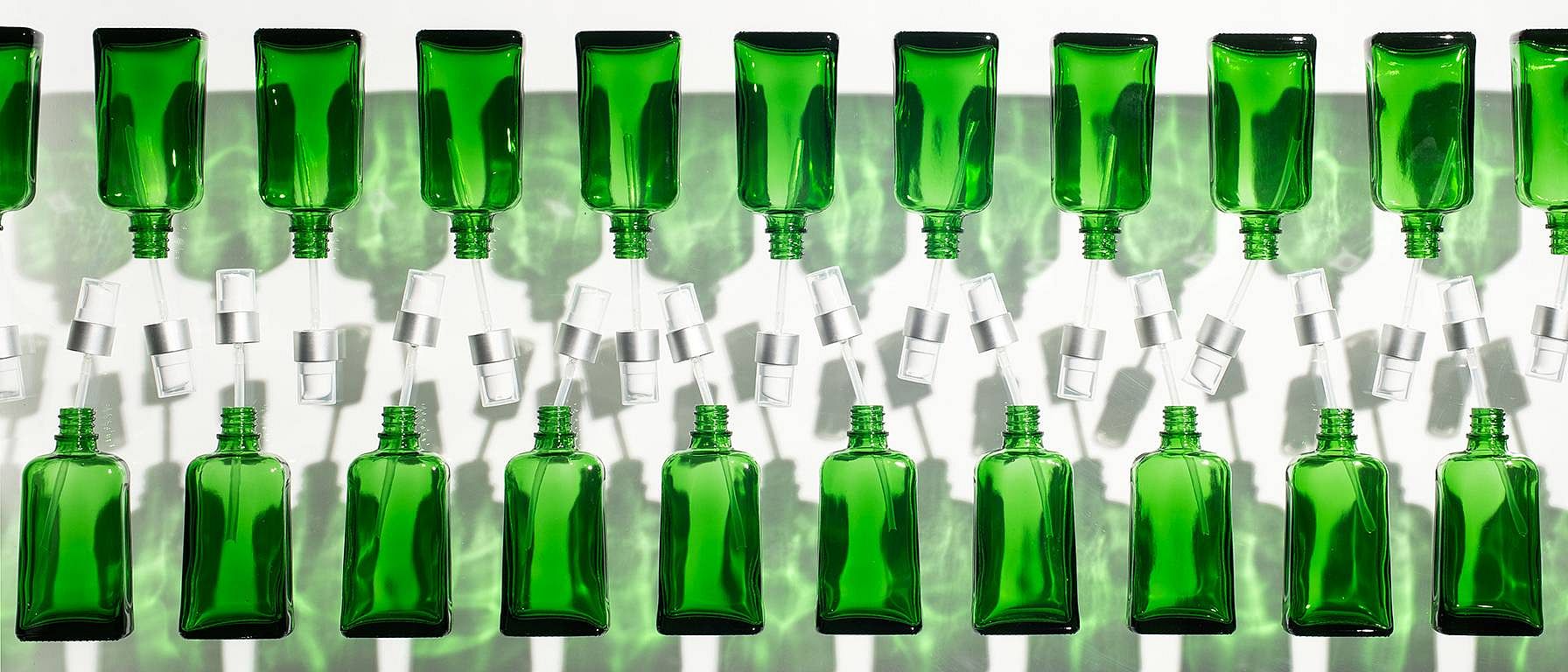 envases de vidrio reciclables verdes de weleda