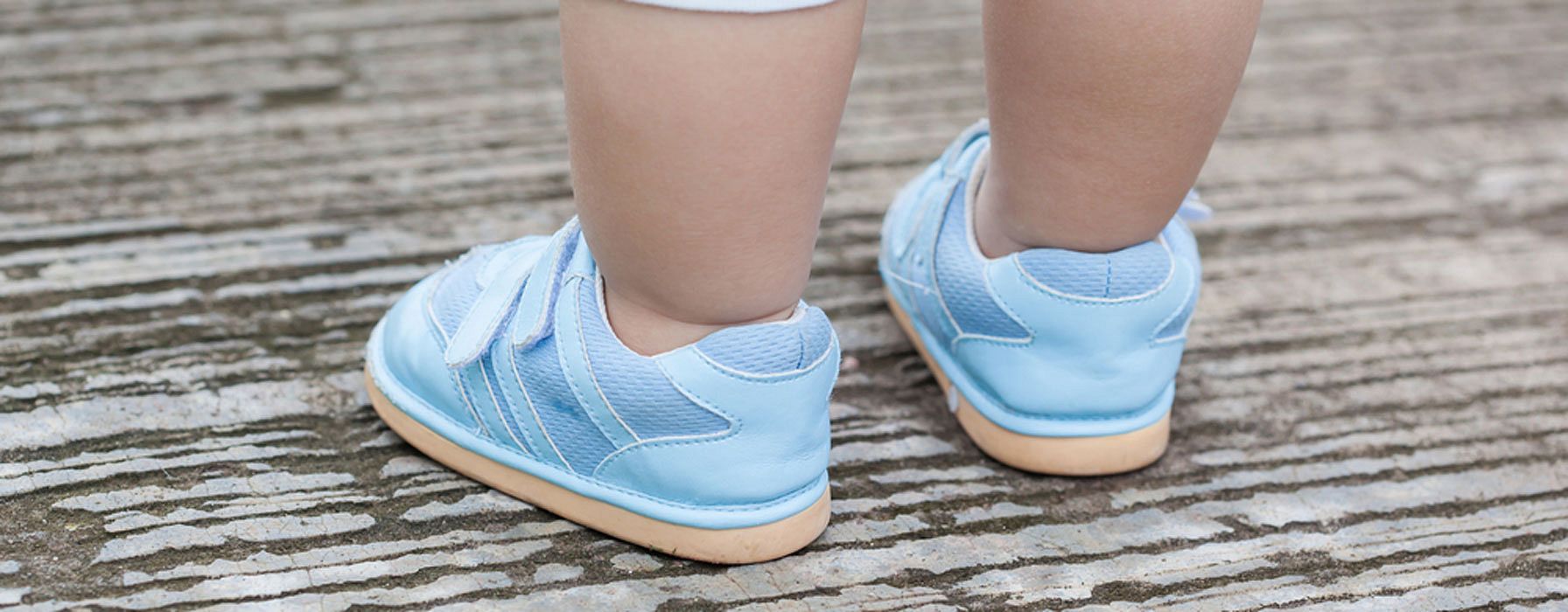 sostenerse zapatos bebe
