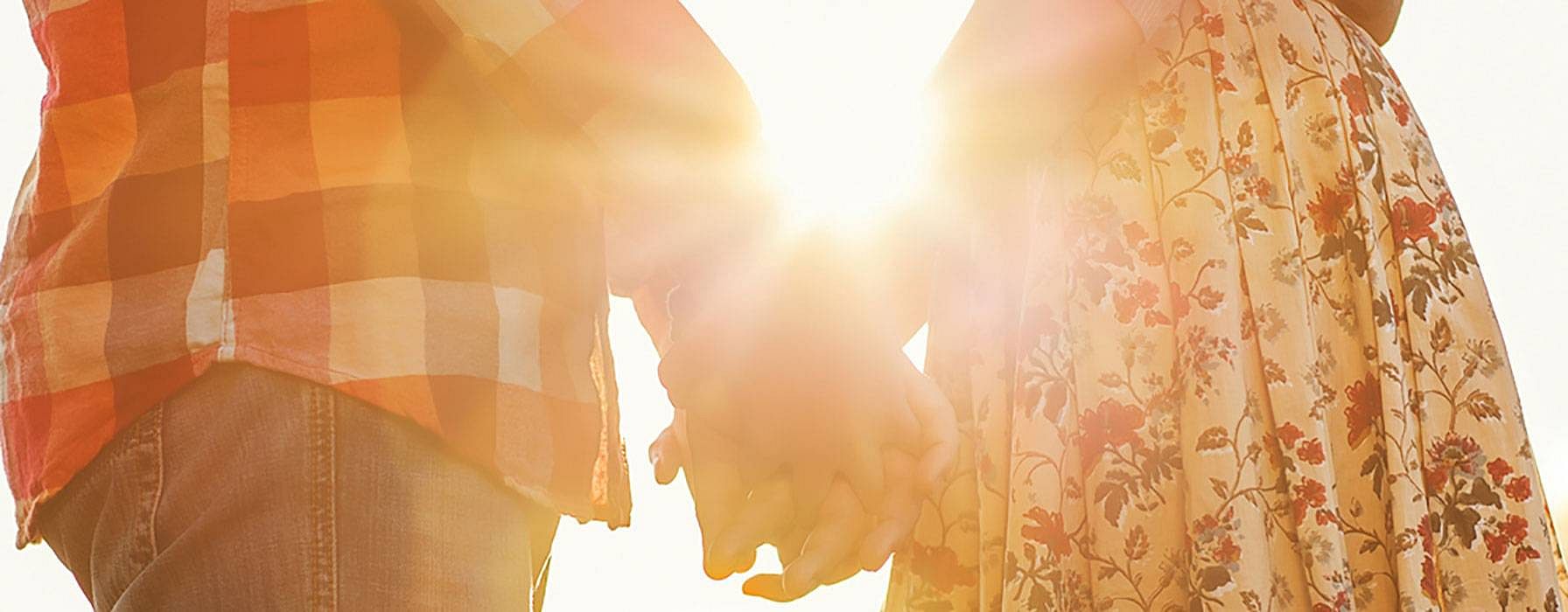 pareja puesta de sol
