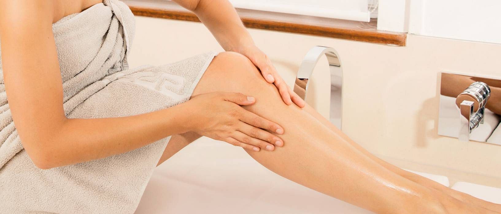 Massage of the leg with oil