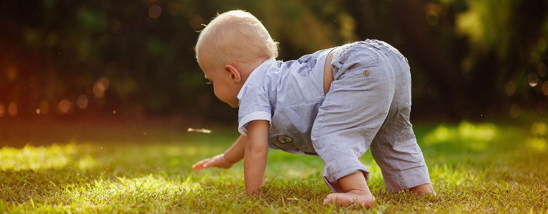 bebe aprendiendo a andar