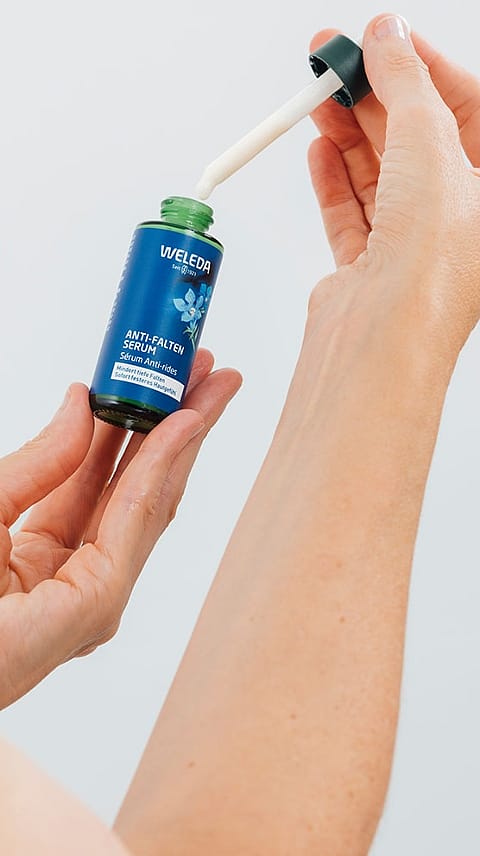 bottle of blue gentian and edelweiss contouring serum