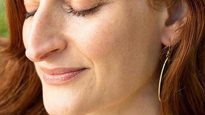 rostro de una mujer sonriendo