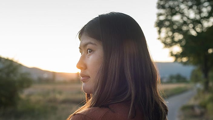 mujer en la naturaleza