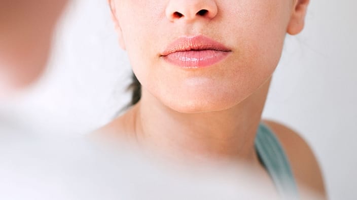 piel seca y sensible mujer espejo