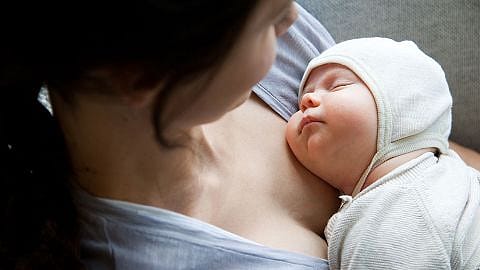 mujer con bebe