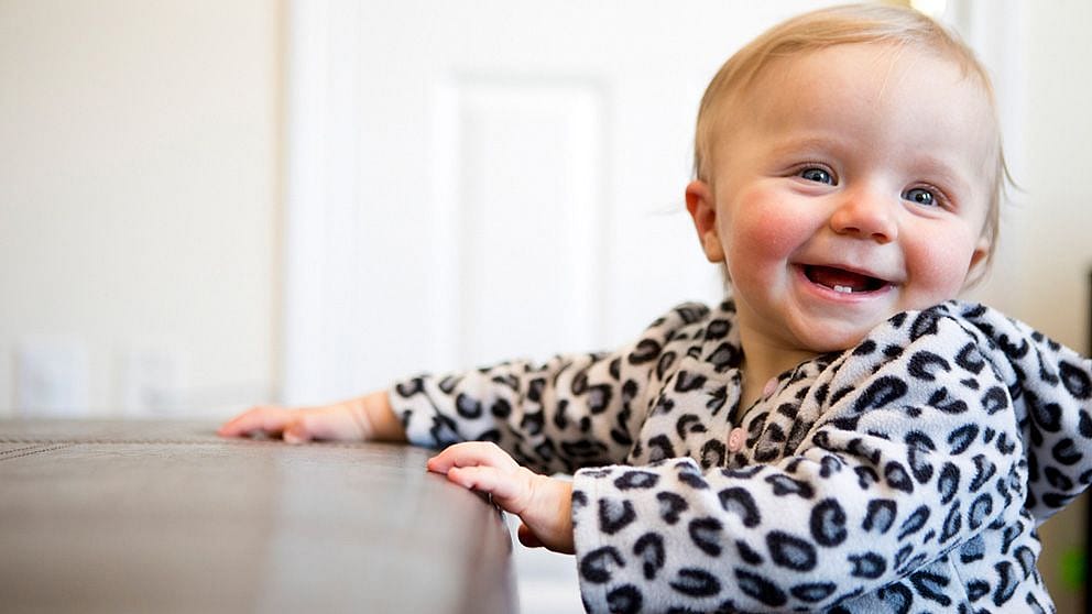 bebe sonriendo